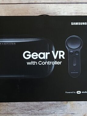 Samsung Gear with Controller -   Powered by Oculus